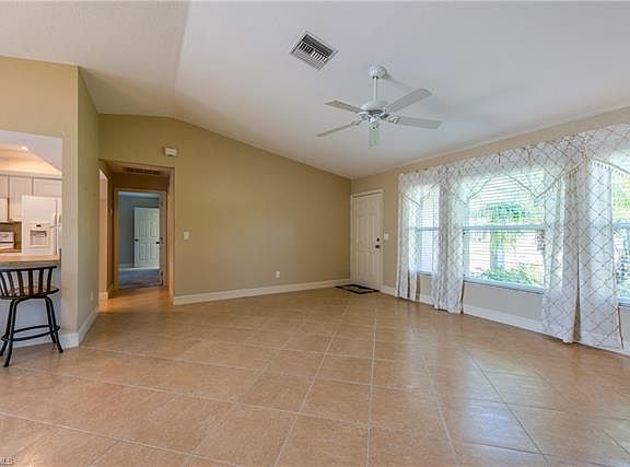 4th image of 606 SE 15th Ter