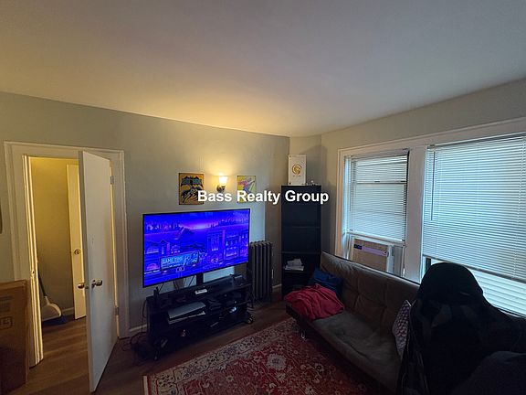 4th image of 1737 W Estes Ave #208