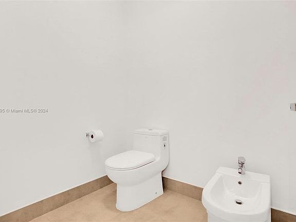 5th image of 10271 NW 72nd St #10271