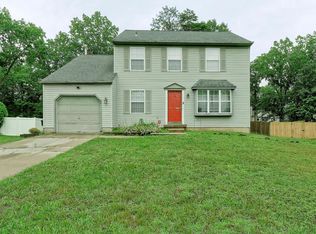 77 Rosalind Cir, Sicklerville, NJ 08081