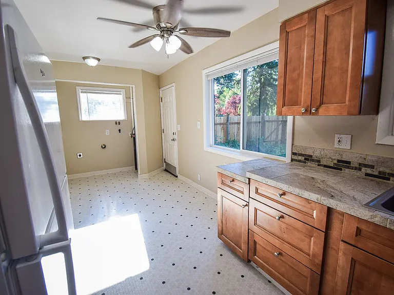 6309 SE Overland St — Photo 9