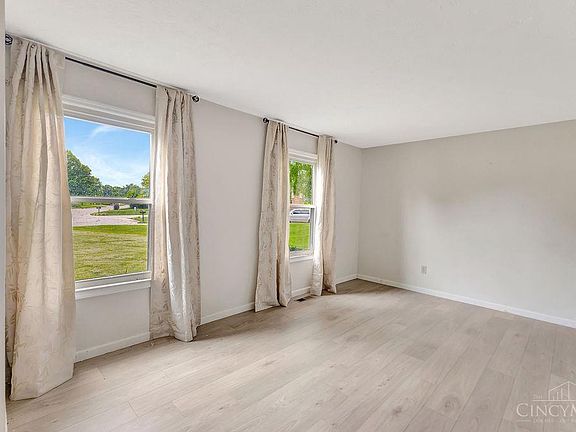 3rd image of 8476 Windcrest Dr
