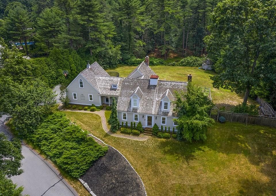 1st image of 4 Simmons Dr