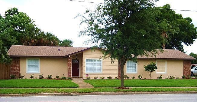 1st image of 204 Lochberry Pl