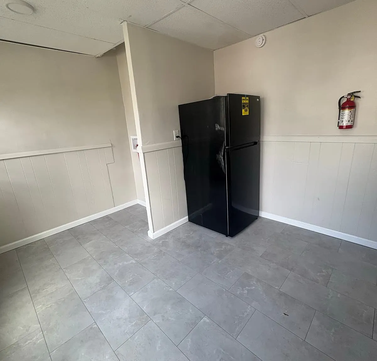 3 bed, 1.5 bath, 1000 sqft, $2,400 — Photo 2