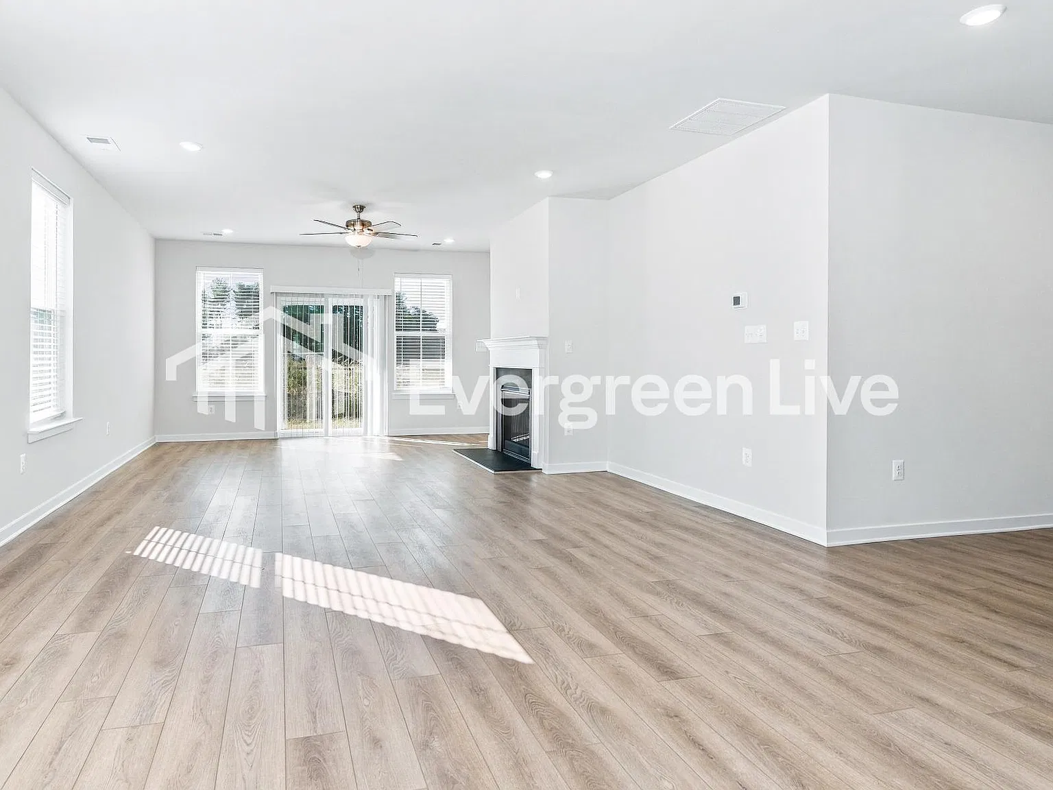 2 bed, 2.0 bath, 1518 sqft, $2,090 — Photo 2