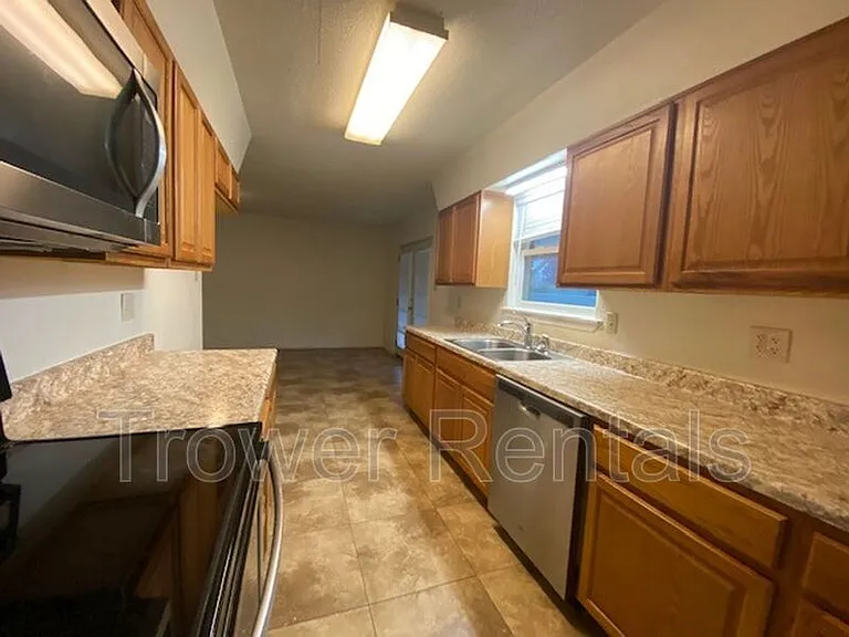 2620 Cambridge St — Photo 14