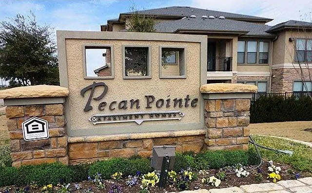 PECAN POINTE — Photo 29