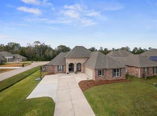 348 Old Place Ln, Madisonville, LA 70447