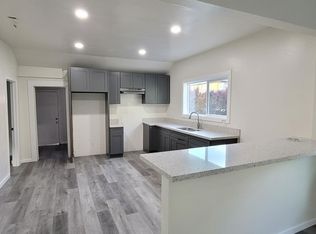 376 W 10th St, San Pedro, CA 90731