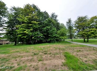 8945 Oak Valley Rd, Holland, OH 43528