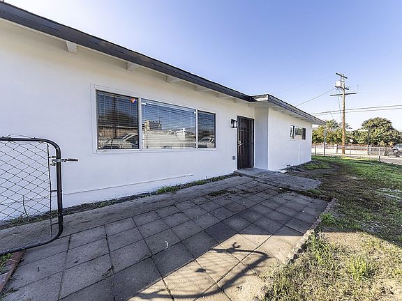 2nd image of 11132 Montecito Dr