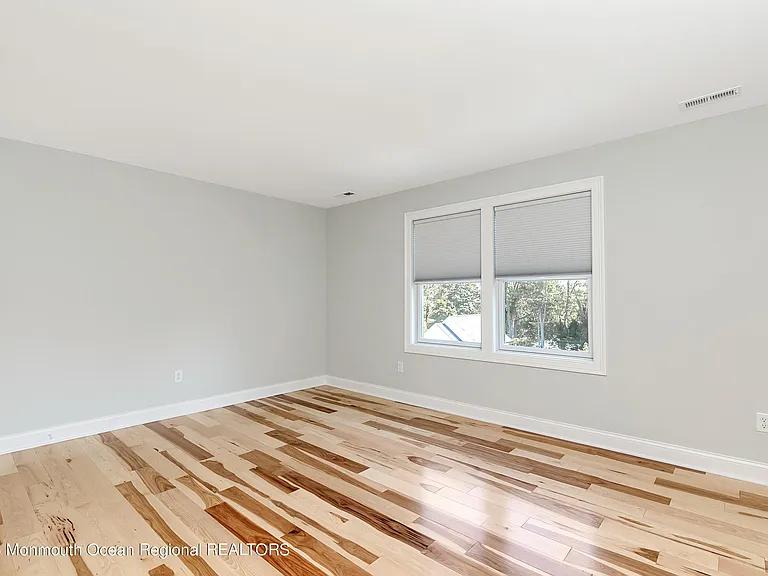 402 6th Ave — Photo 12