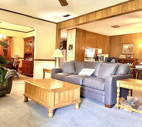 4th image of 502 Roberts St