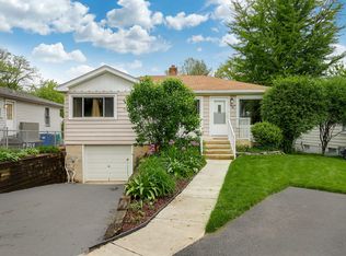 1910 Maple Ave, Downers Grove, IL 60515