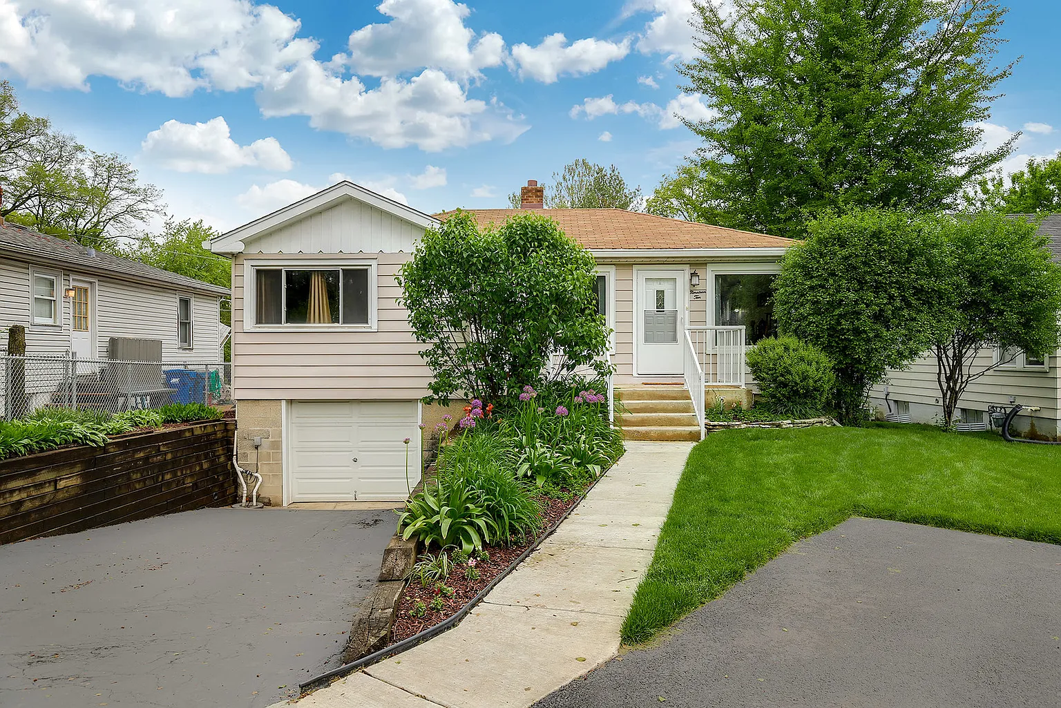 1910 Maple Ave photo 1