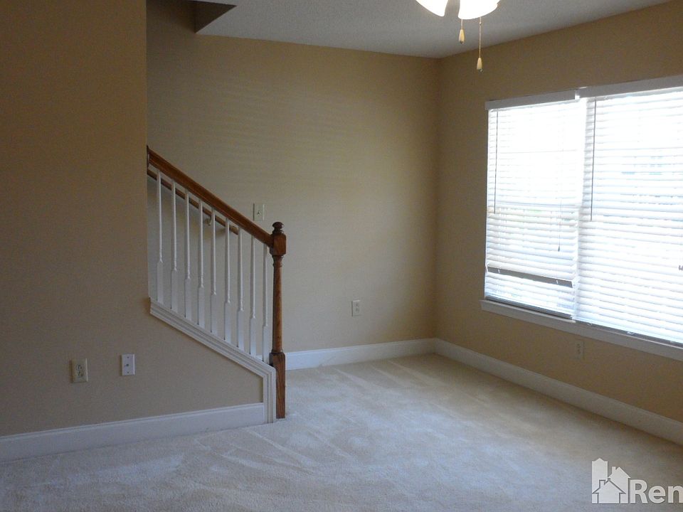 1st image of 615 Bear Dr
