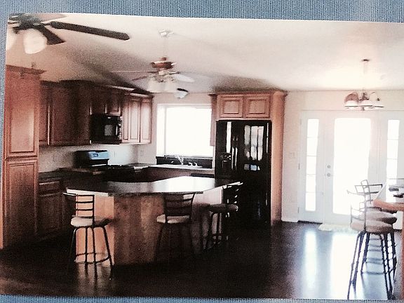Kitchen island 