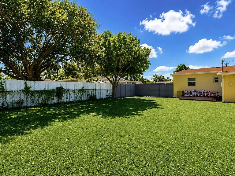 124 Abaco Dr — Photo 3