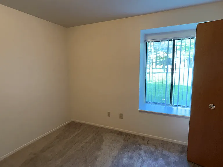 Lakeside Village Apartments — Photo 168
