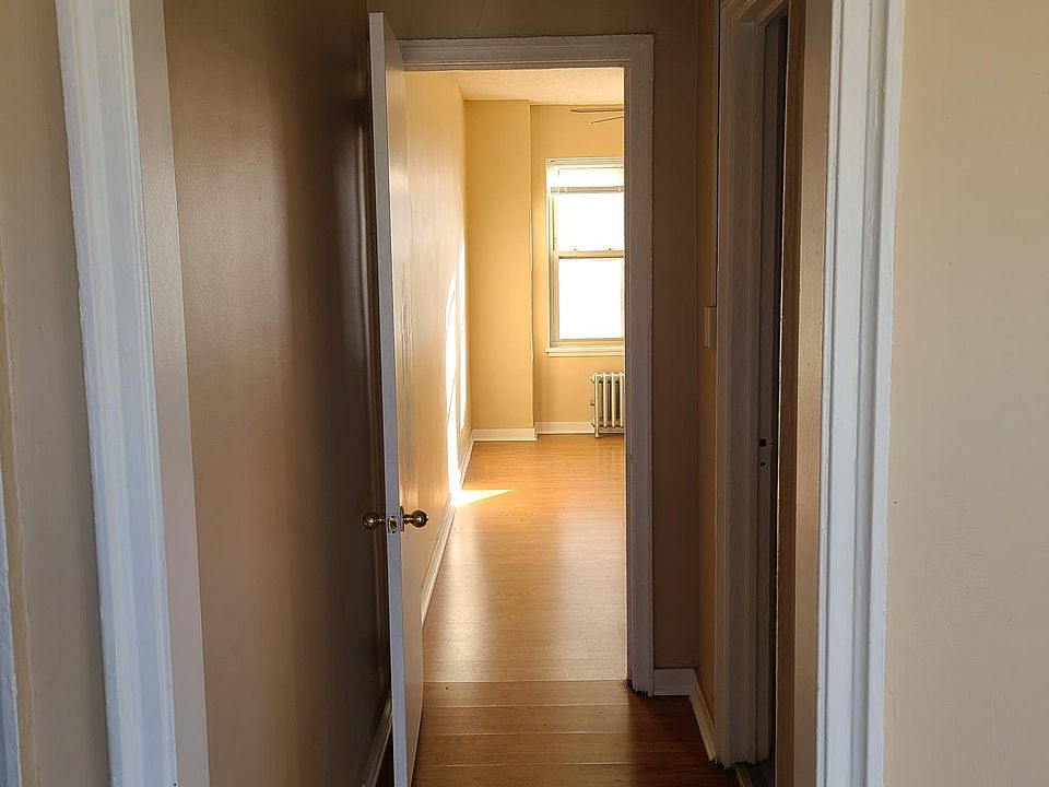 1st image of 901 W Lawrence Ave #504