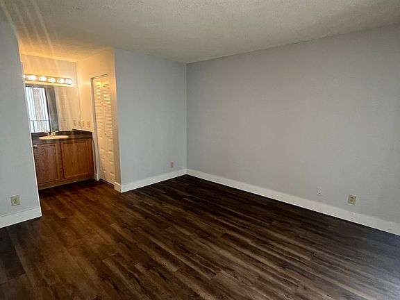 4th image of 728 Executive Center Dr #23-5-23