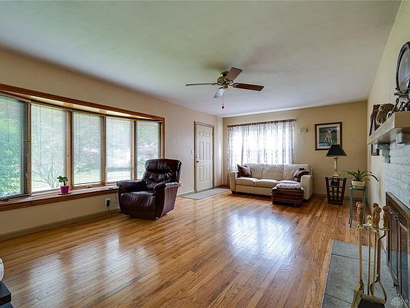 4th image of 4443 Rosemary Ave