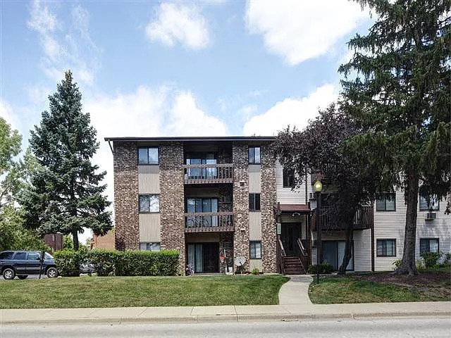 Emerald Pointe Apartments — Photo 17