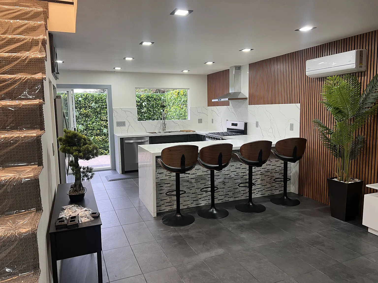 2 bed, 1000 sqft, $3,495 — Photo 1