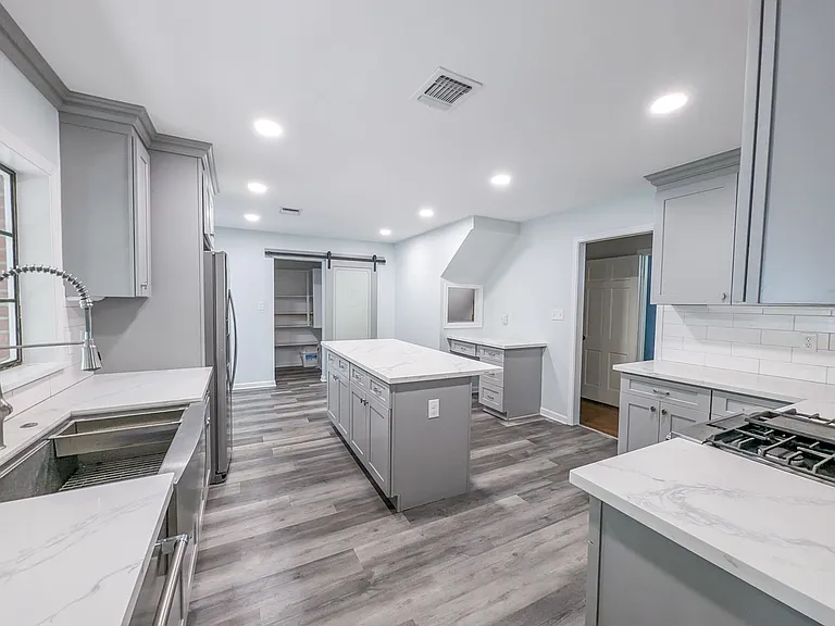 6231 Dillingham Ave — Photo 3
