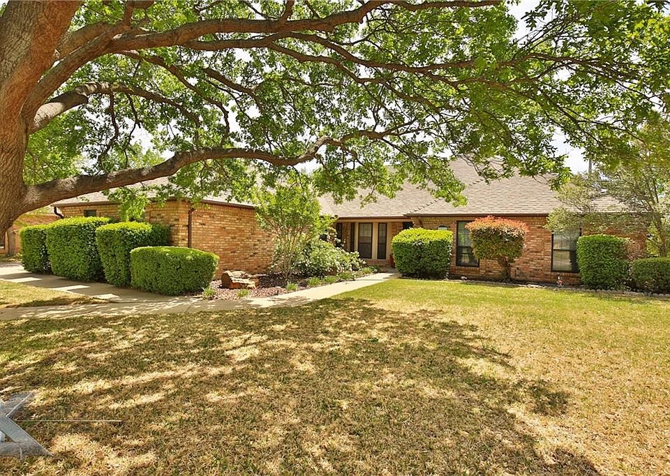 1st image of 3273 Woodlake Dr
