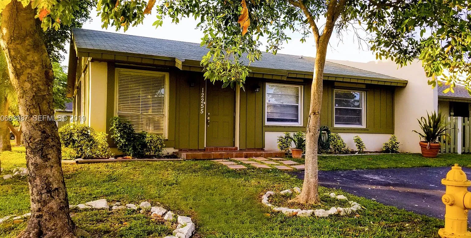 3 bed, 1225 sqft, $2,900 — Photo 1