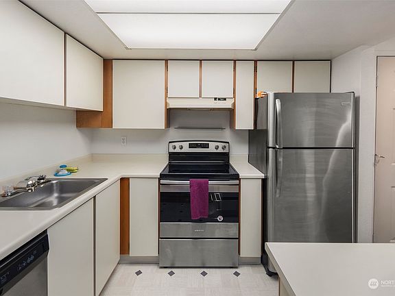 4th image of 4106 Factoria Boulevard SE #C212