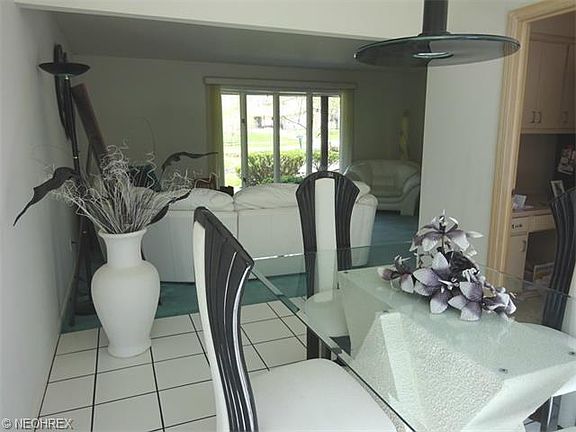 4th image of 32060 Tracy Ln