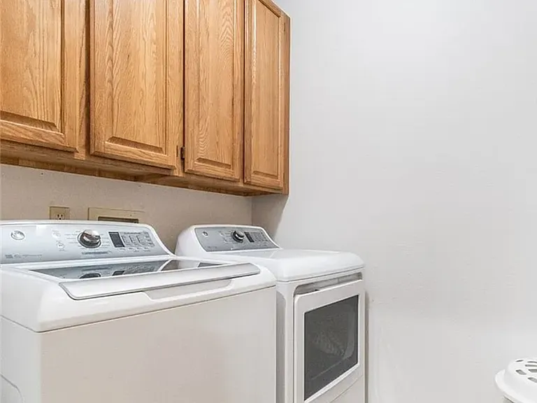 141 E Fairway Dr — Photo 9