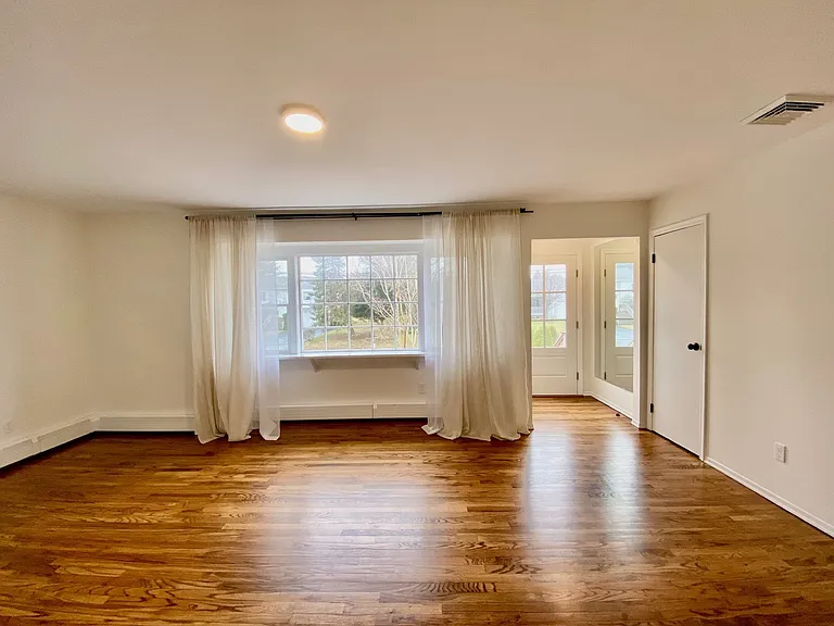 1550 McCann Ln — Photo 8