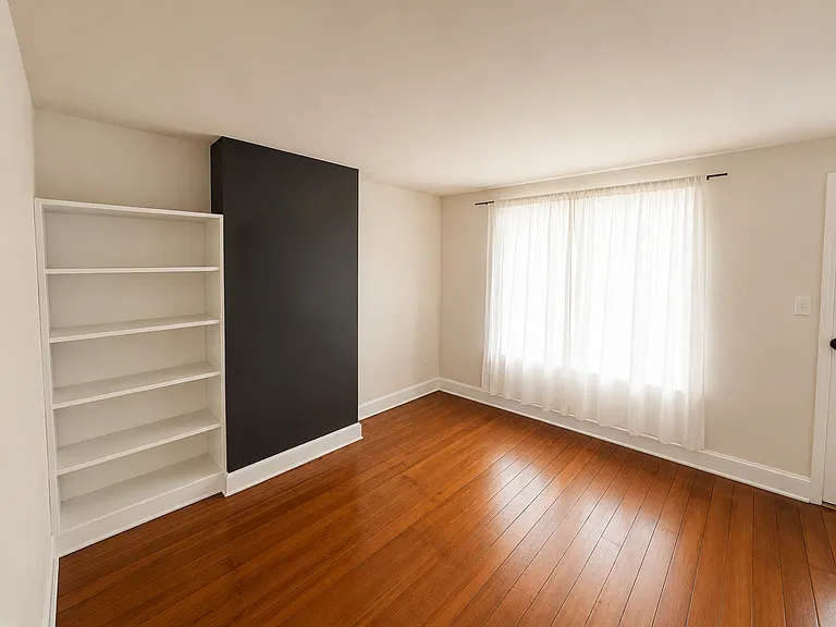 605 Naomi St — Photo 2