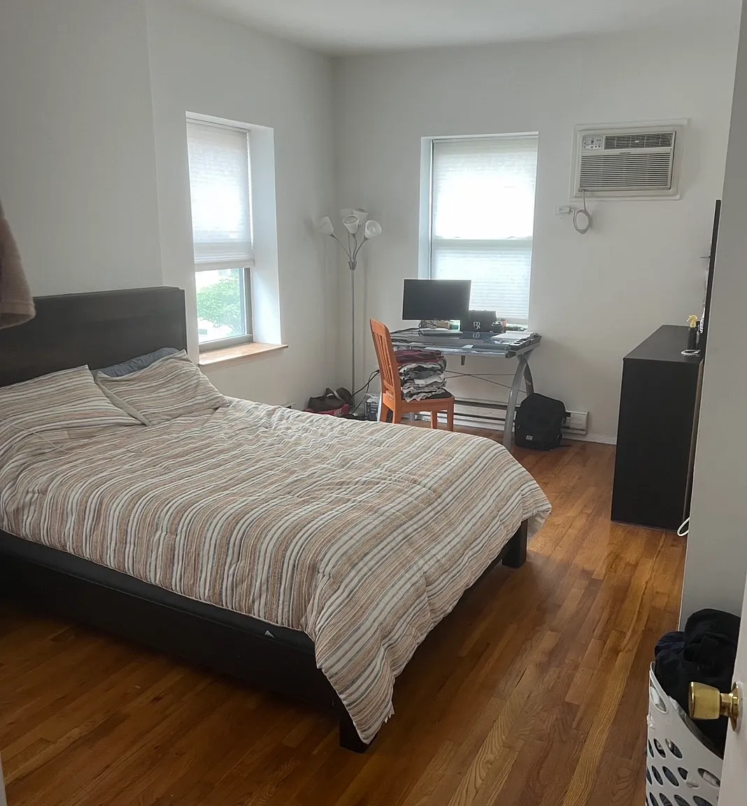 4 bed, 1.5 bath, 1307 sqft, $4,975 — Photo 2