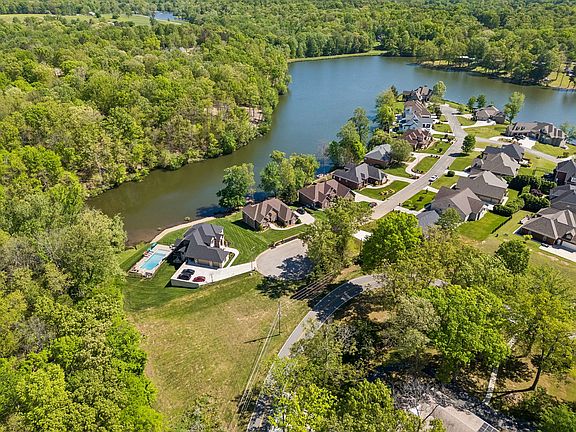 4th image of 18 Setters Ln W #18