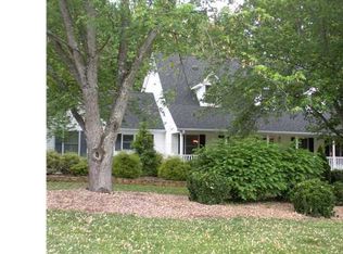 6000 W Roxbury Forest Ct, Kernersville, NC 27284