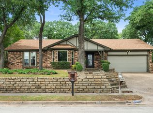 608 Steeplechase Dr, Bedford, TX 76021