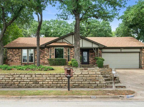 608 Steeplechase Dr, Bedford, TX 76021