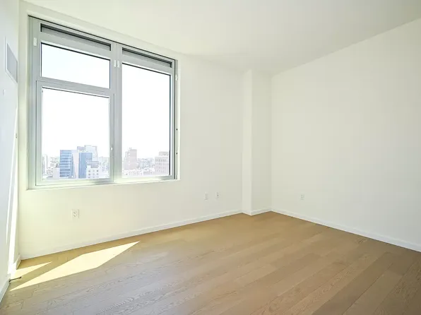 133-27 39th Avenue image 4 of 26