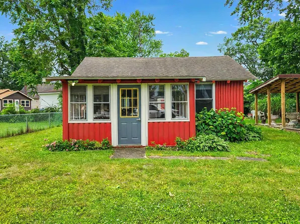 11128 E Pottawotomie Trl, Walkerton, IN 46574