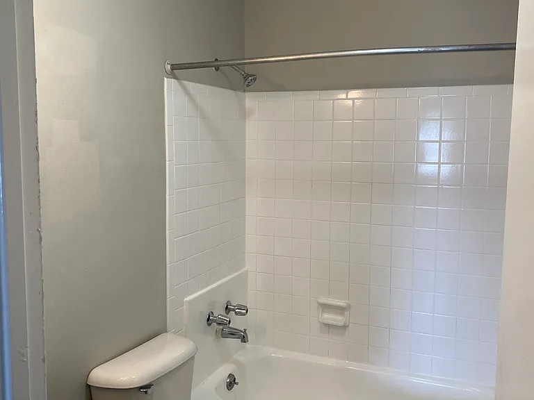 1120 N Maple St #D — Photo 10