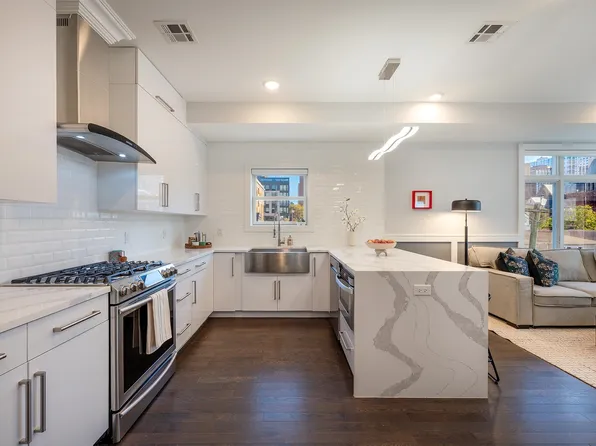 270 Saint Pauls Avenue image 4 of 16