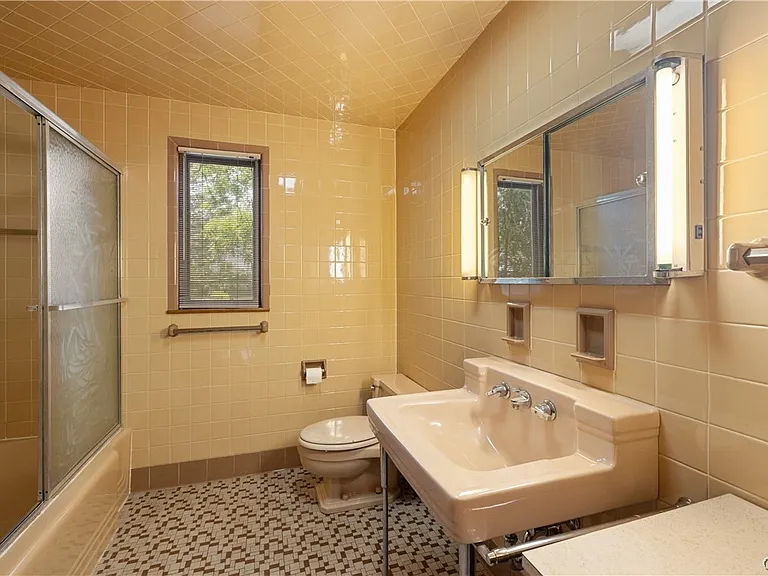 444 Buckingham Ave — Photo 15
