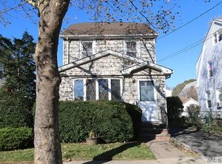 89 Lehigh St, Williston Park, NY 11596