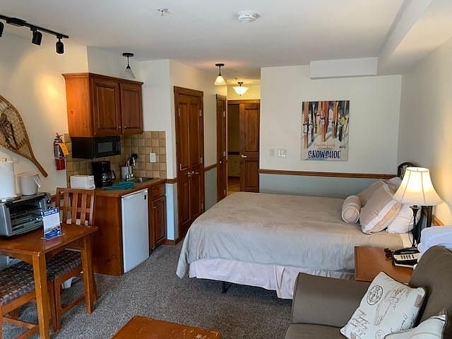 1st image of 214-30 Highland House Trl
