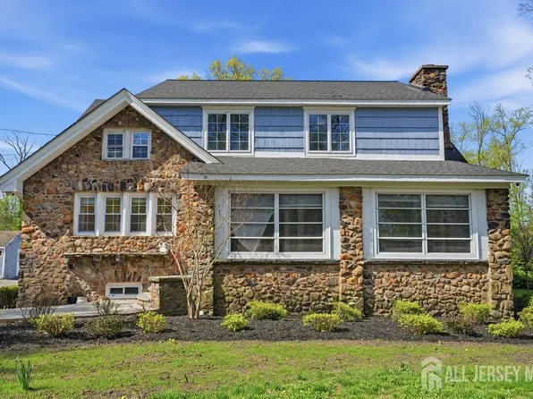 905 N Washington Ave, Green Brook, NJ 08812